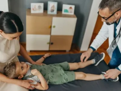 A dor do crescimento é real! Saiba o que está acontecendo com seu filho antes de pensar que é manha.