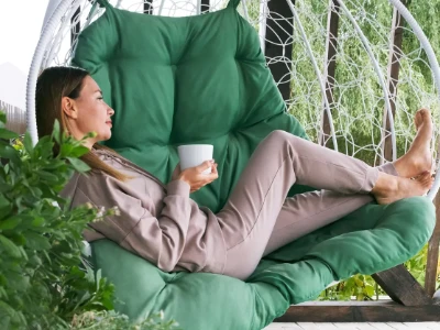 Mulher descansando ao sol