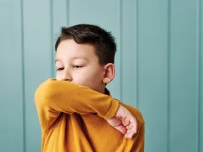 Entenda a gripe em crianças: como acontece a transmissão, quais são os sintomas e como acolher os pequenos.