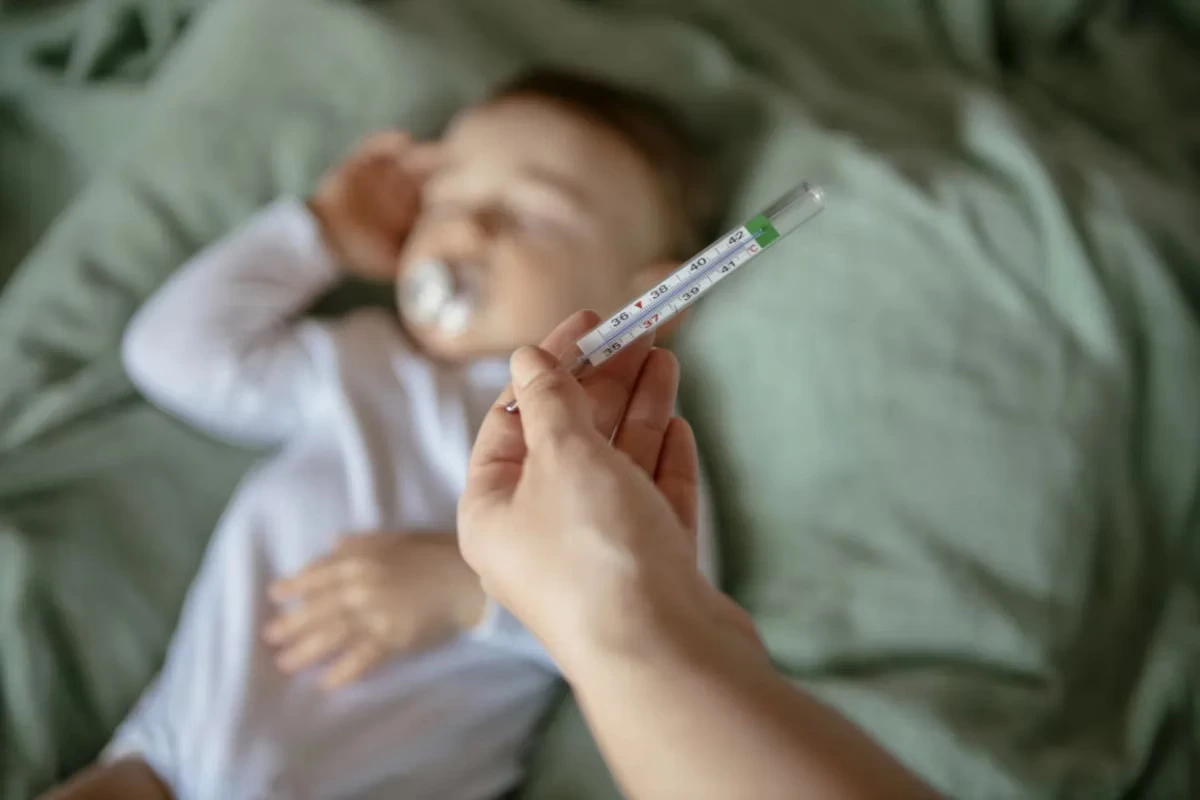 Febre em bebê é coisa séria e deve ser monitorada. Usar antitérmico para bebê é recomendado apenas se for a indicação do pediatra responsável.