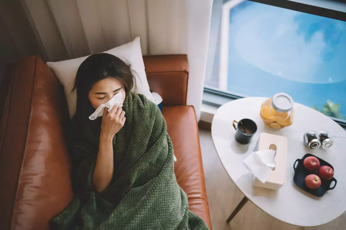 Qual a diferença entre gripe e resfriado? Para começar, a causa é diferente, apesar de serem duas infecções virais. Spoiler: a gripe é mais forte e mais rara também.