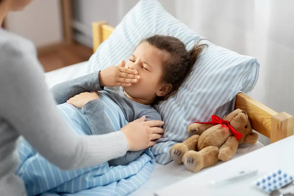 Você já se perguntou "por que a gripe piora à noite?", certamente. É normal sentir os sintomas com mais intensidade na hora de dormir, e isso tem a ver com fatores hormonais sim, mas também com a queda do metabolismo e o fato de que não temos distrações quando estamos tentando dormir.
