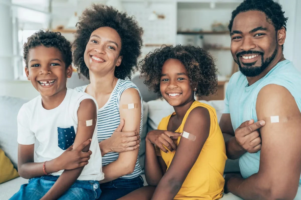 A vacina para gripe deve ser renovada anualmente e pode ser tomada por toda a família, inclusive pelas crianças!