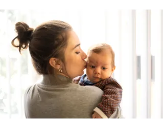 Mãe gripada, para proteger o seu bebê, é preciso tomar algumas medidas simples. Mas calma, é normal que o pequeno tenha contato com doenças - isso é normal e faz parte da formação de seu sistema imunológico.